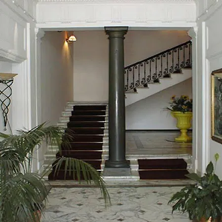 Hotel De La 4*