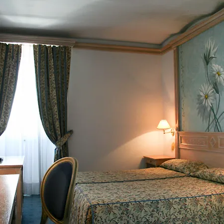 De La Hotell 4*