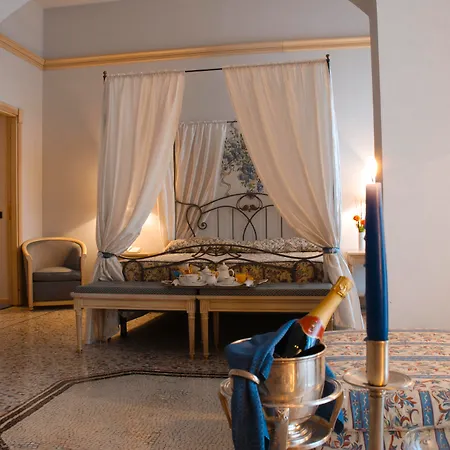 Hotel De La 4*