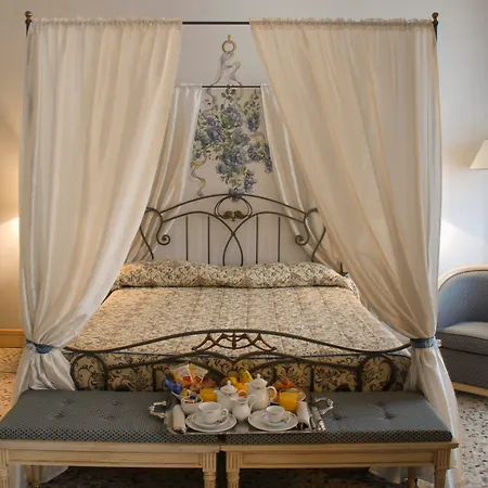 Hotell De La 4*