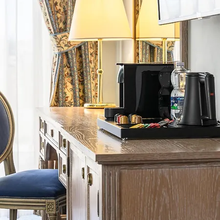 Hotell De La Civitavecchia