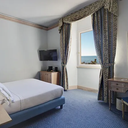 De La Hotell 4*