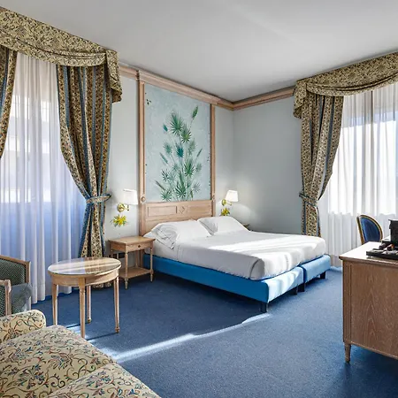 De La Hotell 4*