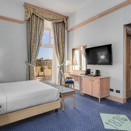 Hotell De La 4*