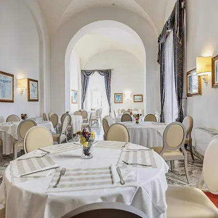 Hotell De La 4*